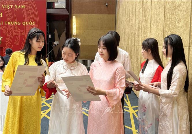 Các bạn lưu học sinh Việt Nam tại Trung Quốc đều cảm thấy tự hào về ngày Độc lập của dân tộc. Ảnh: Công Tuyên-PV TTXVN tại Trung Quốc