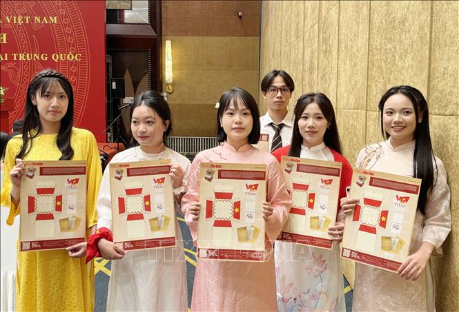 Các bạn lưu học sinh Việt Nam tại Trung Quốc đều cảm thấy tự hào về ngày Độc lập của dân tộc. Ảnh: Công Tuyên-PV TTXVN tại Trung Quốc