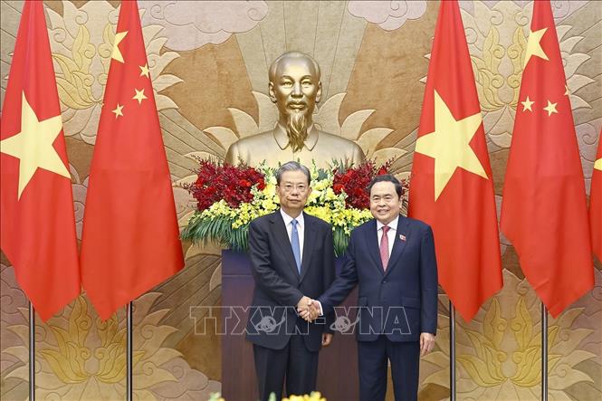 Chủ tịch Quốc hội Trần Thanh Mẫn đón Ủy viên trưởng Nhân đại toàn quốc Trung Quốc Triệu Lạc Tế. Ảnh: Doãn Tấn - TTXVN