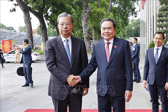 Chủ tịch Quốc hội Trần Thanh Mẫn đón Ủy viên trưởng Nhân đại toàn quốc Trung Quốc Triệu Lạc Tế. Ảnh: Doãn Tấn - TTXVN