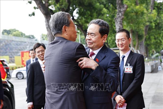 Chủ tịch Quốc hội Trần Thanh Mẫn đón Ủy viên trưởng Nhân đại toàn quốc Trung Quốc Triệu Lạc Tế. Ảnh: Doãn Tấn - TTXVN