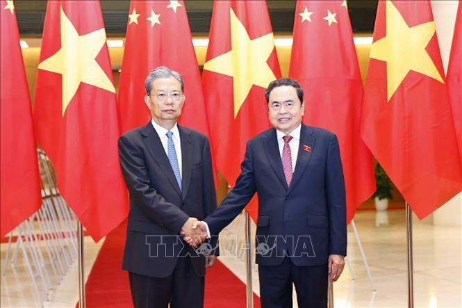 Chủ tịch Quốc hội Trần Thanh Mẫn đón Ủy viên trưởng Nhân đại toàn quốc Trung Quốc Triệu Lạc Tế. Ảnh: Doãn Tấn - TTXVN