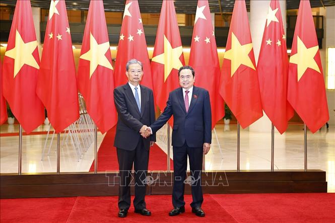 Chủ tịch Quốc hội Trần Thanh Mẫn đón Ủy viên trưởng Nhân đại toàn quốc Trung Quốc Triệu Lạc Tế. Ảnh: Doãn Tấn - TTXVN