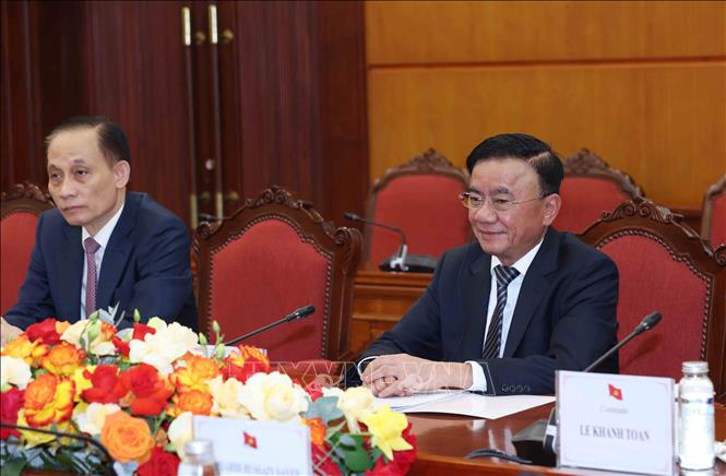 Politburo member and permanent member of the Communist Party of Vietnam (CPV) Central Committee's Secretariat Tran Cam Tu speaks at the meeting. VNA Photo: Phương Hoa