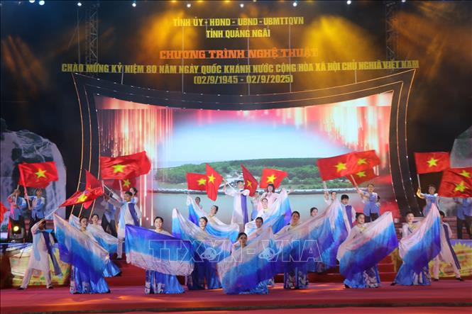 Các tiết mục văn nghệ tại chương trình. Ảnh: Dư Toán – TTXVN 
