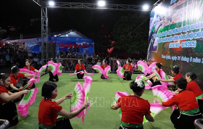 Biểu diễn múa 