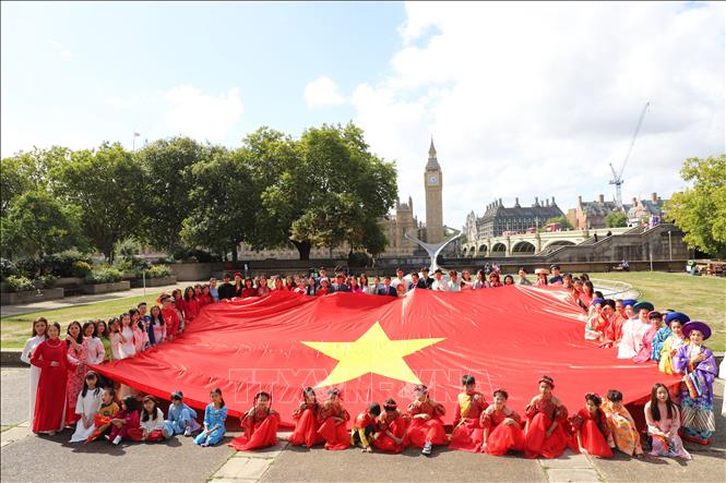 Các thành viên đoàn tham gia 