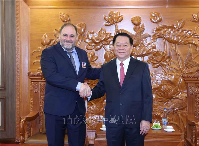 Trưởng Ban Tuyên giáo và Dân vận Trung ương Nguyễn Trọng Nghĩa và đồng chí Guillermo Rehermann Armesto, Uỷ viên Bộ Chính trị, Bí thư Trung ương phụ trách tổ chức và chính sách cán bộ Đảng Cộng sản Uruguay. Ảnh: Phương Hoa - TTXVN
