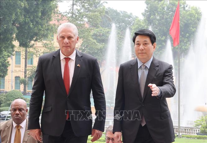 Chủ tịch nước Lương Cường đón Bí thư thứ Nhất Đảng Cộng sản Cuba, Chủ tịch nước Cuba Miguel Díaz-Canel Bermúdez. Ảnh: Lâm Khánh - TTXVN