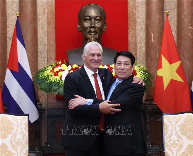 Chủ tịch nước Lương Cường với Bí thư thứ Nhất Đảng Cộng sản Cuba, Chủ tịch nước Cuba Miguel Díaz-Canel Bermúdez. Ảnh: Lâm Khánh - TTXVN