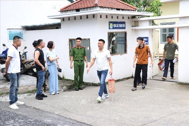 Niềm vui của người được đặc xá tại Trại tạm giam số 2 Công an thành phố Hải Phòng sáng 1/9. Ảnh: Mạnh Minh – TTXVN