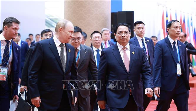 Thủ tướng Phạm Minh Chính gặp Tổng thống Nga Vladimir Putin. Ảnh: Dương Giang-TTXVN 