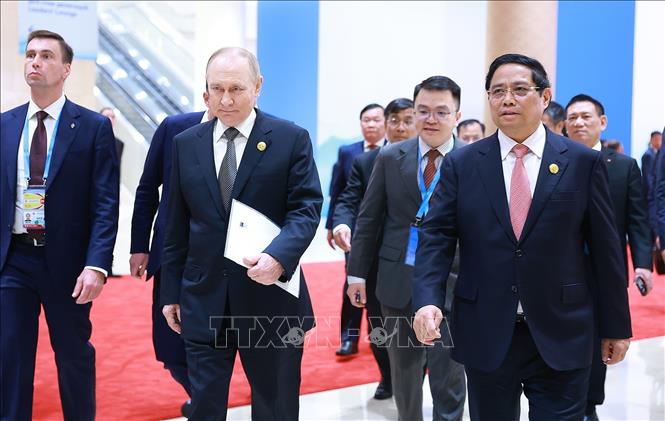 Thủ tướng Phạm Minh Chính gặp Tổng thống Nga Vladimir Putin. Ảnh: Dương Giang-TTXVN 