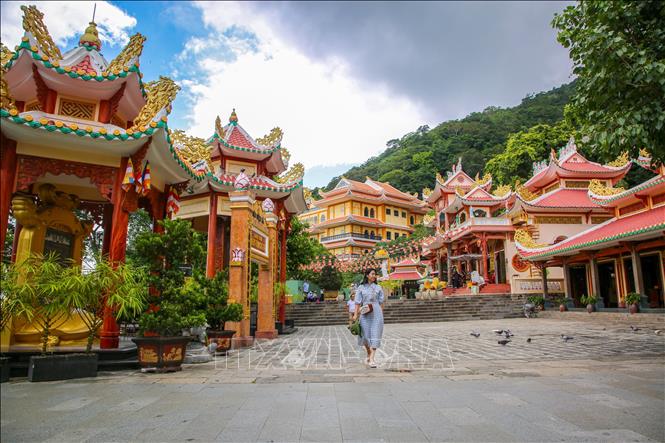 Hệ thống chùa Bà trở thành điểm đến tâm linh độc đáo tại núi Bà Đen trong mùa Vu lan báo hiếu. Ảnh: Giang Phương - TTXVN