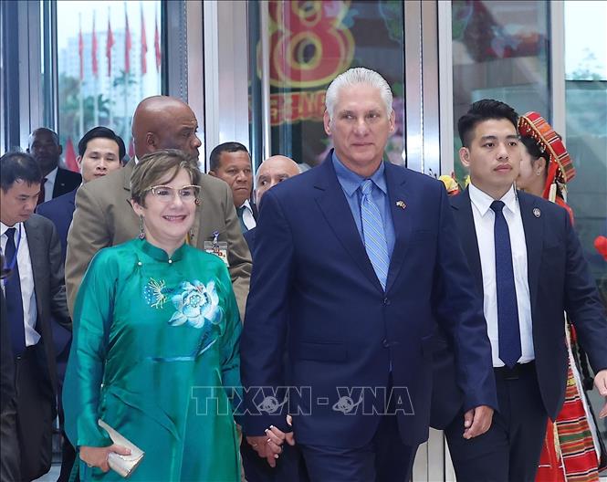First Secretary of the Communist Party of Cuba Central Committee and President of Cubat Miguel Diaz-Canel Bermudez and his spouse attend the banquet. VNA Photo