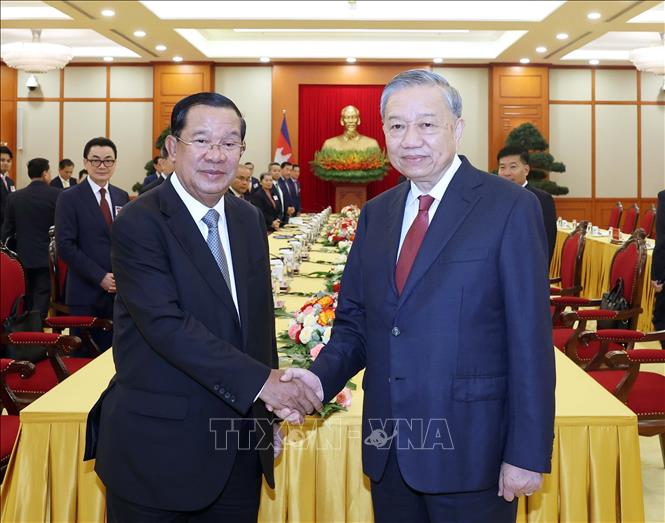 Party General Secretary To Lam meets with CPP President Hun Sen. VNA Photo: Thống Nhất 