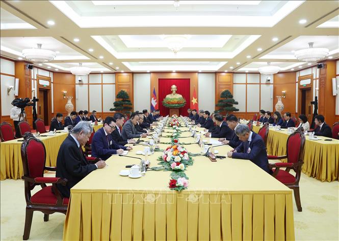 Party General Secretary To Lam meets with CPP President Hun Sen. VNA Photo: Thống Nhất 
