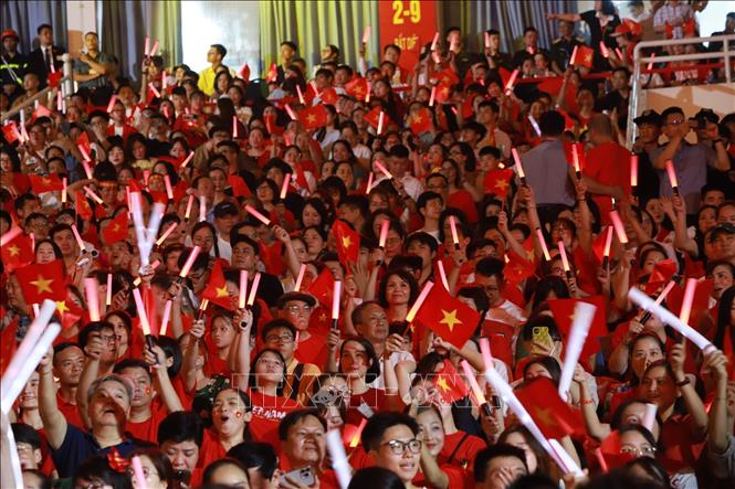 Khán giả cổ vũ nhiệt tình trong chương trình. Ảnh: Vân Chi/TTXVN phát