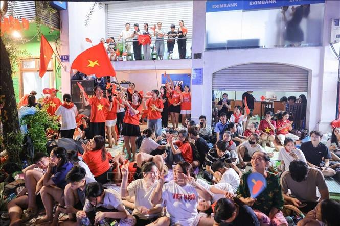 Có mặt ở đây, là một phần của 'biển người' này, mỗi người đều cảm nhận rõ hơn bao giờ hết hai tiếng 