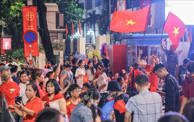 Có mặt ở đây, là một phần của 'biển người' này, mỗi người đều cảm nhận rõ hơn bao giờ hết hai tiếng 