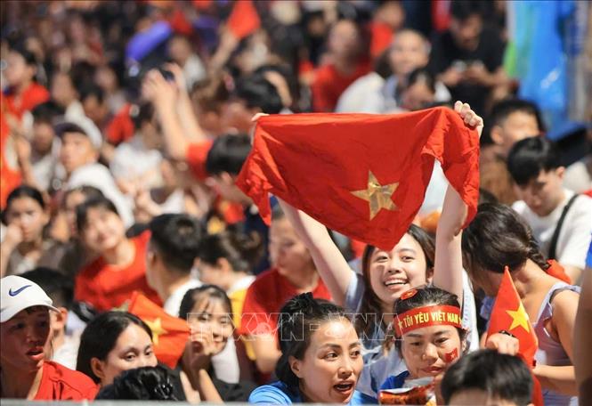 Có mặt ở đây, là một phần của 'biển người' này, mỗi người đều cảm nhận rõ hơn bao giờ hết hai tiếng 