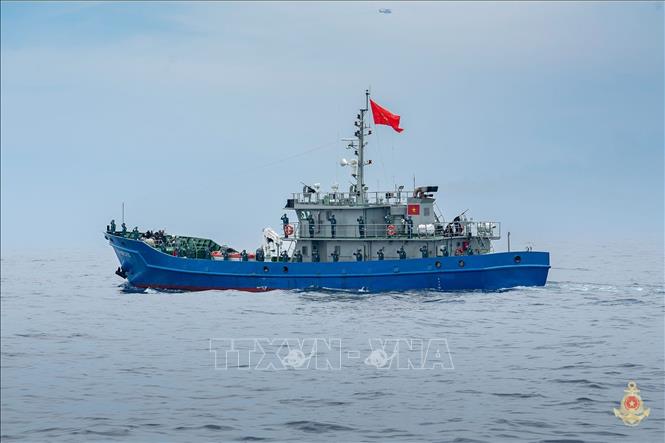 Biên đội tàu Hải đội dân quân thường trực tham gia diễu binh trên biển. Ảnh: Quân chủng Hải quân/TTXVN phát