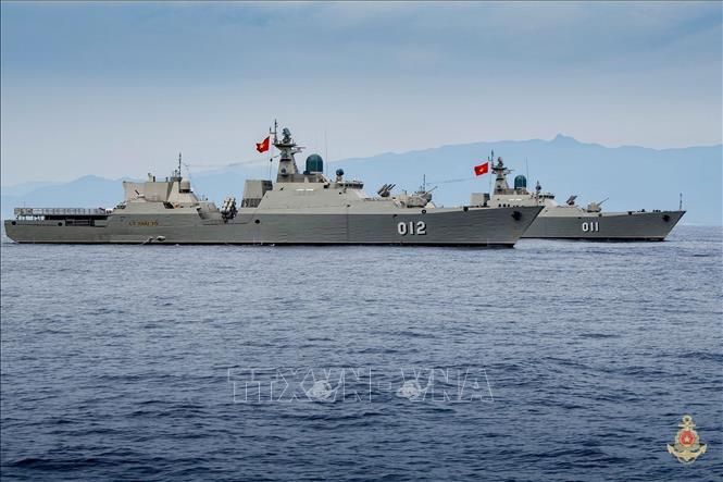 Biên đội tàu hộ vệ tên lửa 3.9 tham gia diễu binh trên biển. Ảnh: Quân chủng Hải quân/TTXVN phát