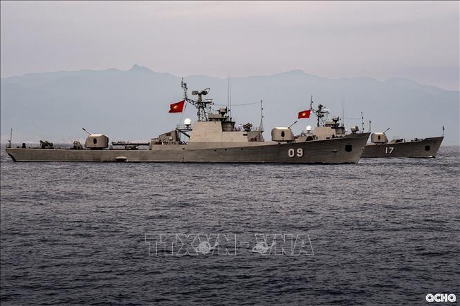 Biên đội tàu hộ vệ chống ngầm tham gia diễu binh. Ảnh: Quân chủng Hải quân/TTXVN phát