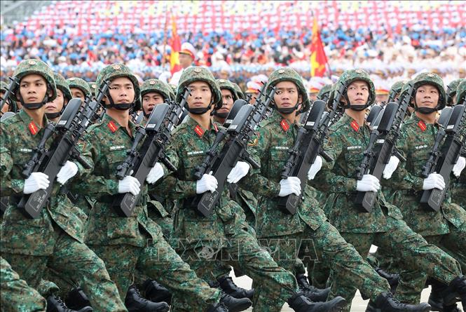 Khối chiến sĩ Tác chiến điện tử. Ảnh: Lâm Khánh-TTXVN