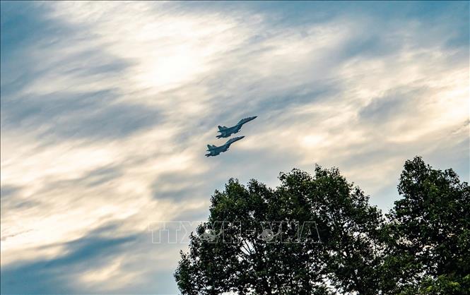 Su-30MK2 fighter jets perform over Hanoi sky for the National Day grand celebration. VNA Photo