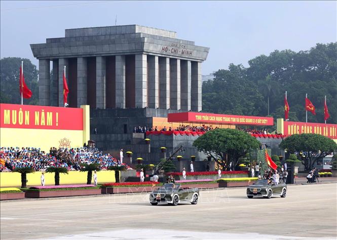 Xe Chỉ huy, xe Tổ Quân kỳ toàn quân. Ảnh: Phạm Kiên-TTXVN