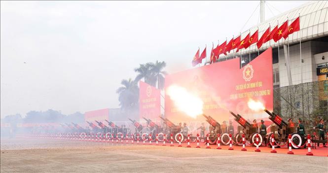 15 cannons fired simultaneously at the opening of the grand military and civilian parade to celebrate the 80th anniversary of National Day. VNA Photo