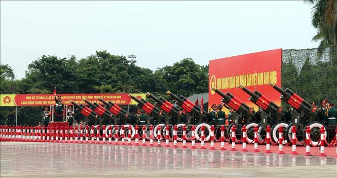 15 cannons fired simultaneously at the opening of the grand military and civilian parade to celebrate the 80th anniversary of National Day. VNA Photo