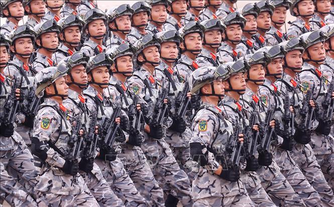 Khối chiến sĩ Đặc nhiệm dù diễu. Ảnh: TTXVN