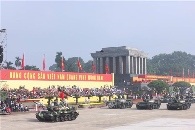 Khối xe Tăng thiết giáp diễu binh trên Quảng trường Ba Đình. Ảnh: Quốc Khánh - TTXVN