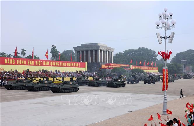 Khối xe Tăng thiết giáp diễu binh trên Quảng trường Ba Đình. Ảnh: Quốc Khánh - TTXVN