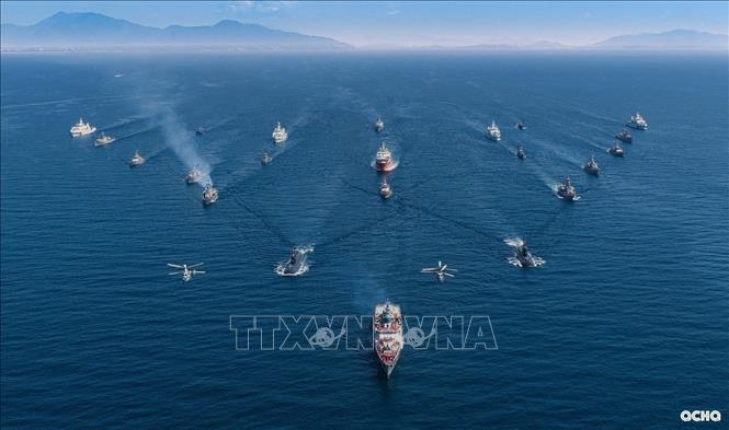 Naval force ships form a wedge formation. VNA/Photo by courtesy