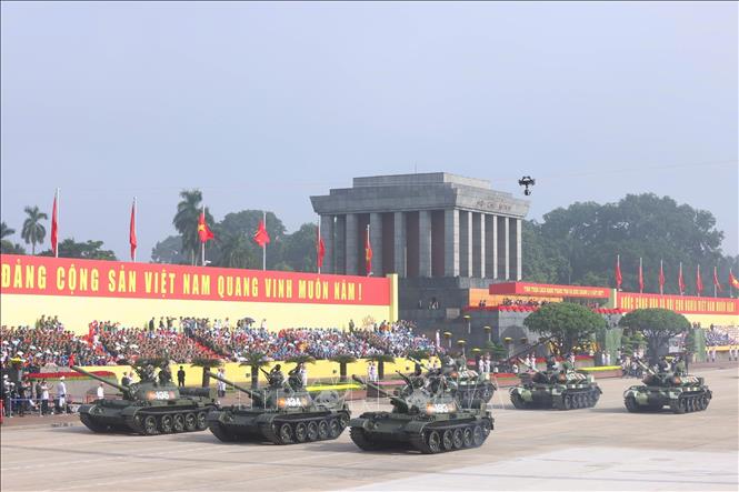 Khối xe Tăng thiết giáp diễu binh trên Quảng trường Ba Đình. Ảnh: Quốc Khánh-TTXVN