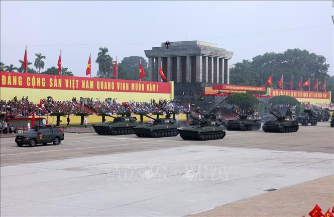 SU-152 self-propelled howitzers. VNA Photo