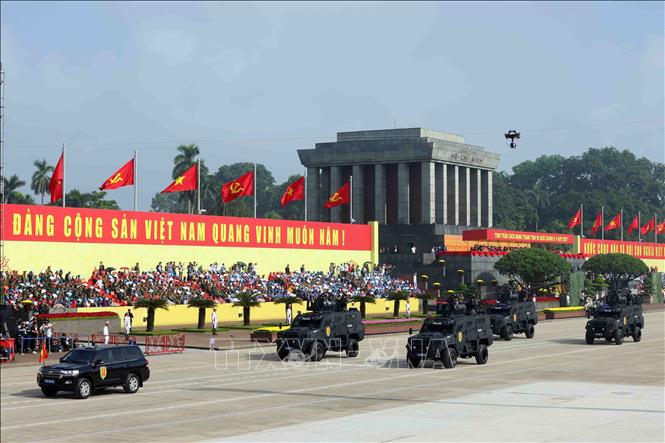 Khối xe Đặc chủng bọc thép chống đạn của lực lượng Cảnh sát đặc nhiệm diễu binh trên Quảng trường Ba Đình. Ảnh: Phạm Kiên - TTXVN