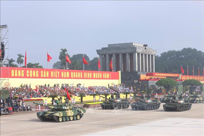 Khối xe Tăng thiết giáp diễu binh trên Quảng trường Ba Đình. Ảnh: Quốc Khánh - TTXVN