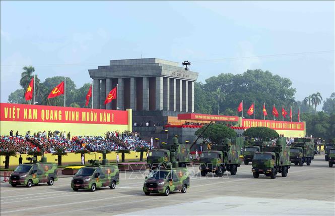 Khối xe tác chiến điện tử do Cục Tác chiến điện tử (Bộ Tổng tham mưu) phối hợp với Tập đoàn Viettel nghiên cứu sản xuất diễu binh trên Quảng trường Ba Đình. Ảnh: Phạm Kiên - TTXVN