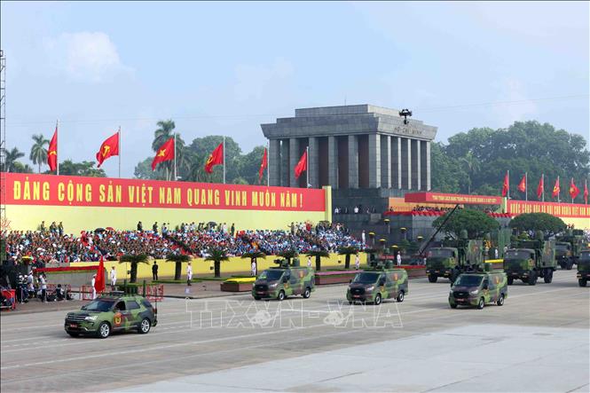 Khối xe tác chiến điện tử do Cục Tác chiến điện tử (Bộ Tổng tham mưu) phối hợp với Tập đoàn Viettel nghiên cứu sản xuất diễu binh trên Quảng trường Ba Đình. Ảnh: Phạm Kiên - TTXVN