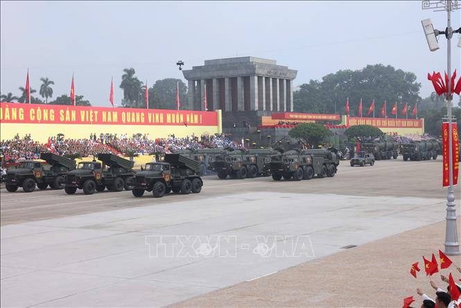 Tổ hợp pháo phản lực BM-21, Tổ hợp tên lửa đạn đạo Scud-B và Tổ hợp tên lửa bờ Redut-M diễu binh trên Quảng trường Ba Đình. Ảnh: Quốc Khánh - TTXVN