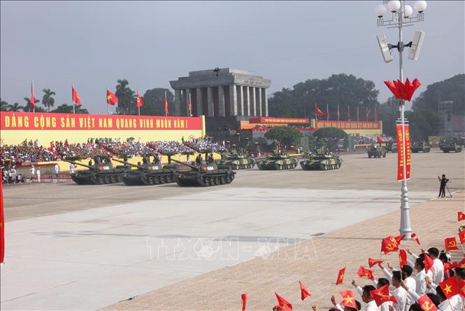 Khối xe Tăng thiết giáp diễu binh trên Quảng trường Ba Đình. Ảnh: Quốc Khánh - TTXVN