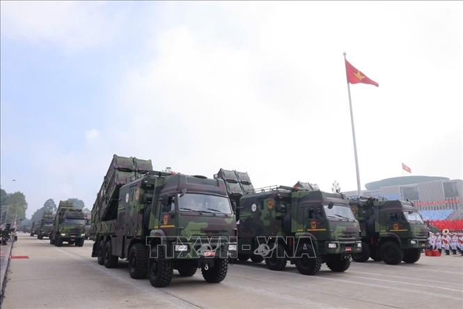 Hệ thống tên lửa Trường Sơn do Viettel nghiên cứu, sản xuất diễu binh trên Quảng trường Ba Đình. Ảnh: Lâm Khánh - TTXVN