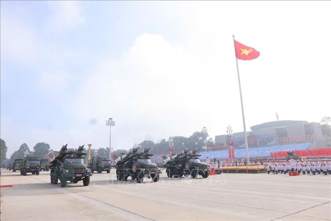 Tổ hợp tên lửa phòng không S-125-VT do Viettel hiện đại hóa của Quân chủng Phòng không - Không quân với nhiều cải tiến, tăng tỉ lệ bắn trúng mục tiêu và khả năng dẫn đường diễu binh trên Quảng trường Ba Đình. Ảnh: Lâm Khánh - TTXVN