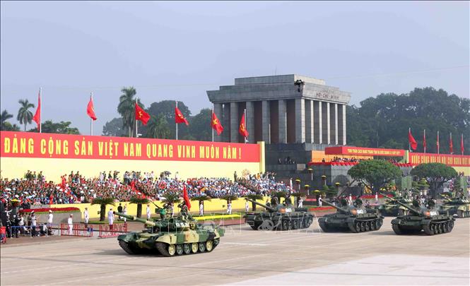 Khối xe tăng T90S diễu binh trên Quảng trường Ba Đình. Ảnh: Phạm Kiên - TTXVN
