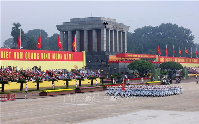 Khối nữ sĩ quan Quân y diễu qua Lễ đài. Ảnh: Phạm Kiên - TTXVN
