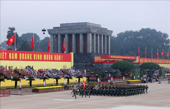 Khối chiến sĩ Tác chiến điện tử diễu qua Lễ đài. Ảnh: Phạm Kiên - TTXVN